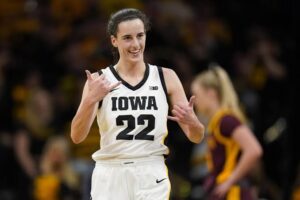 Caitlin Clark makes it happen! Iowa watch passes Kelsey Plum as NCAA women's basketball top scorer